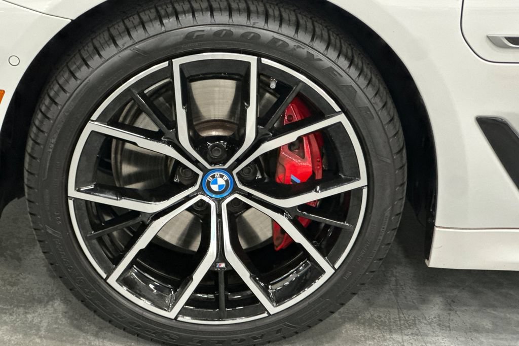 Used 2023 BMW 530e w/ M Sport Package RWD image 33