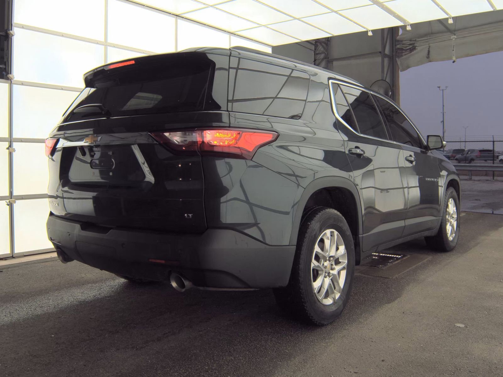 Used 2019 Chevrolet Traverse LT FWD image 4