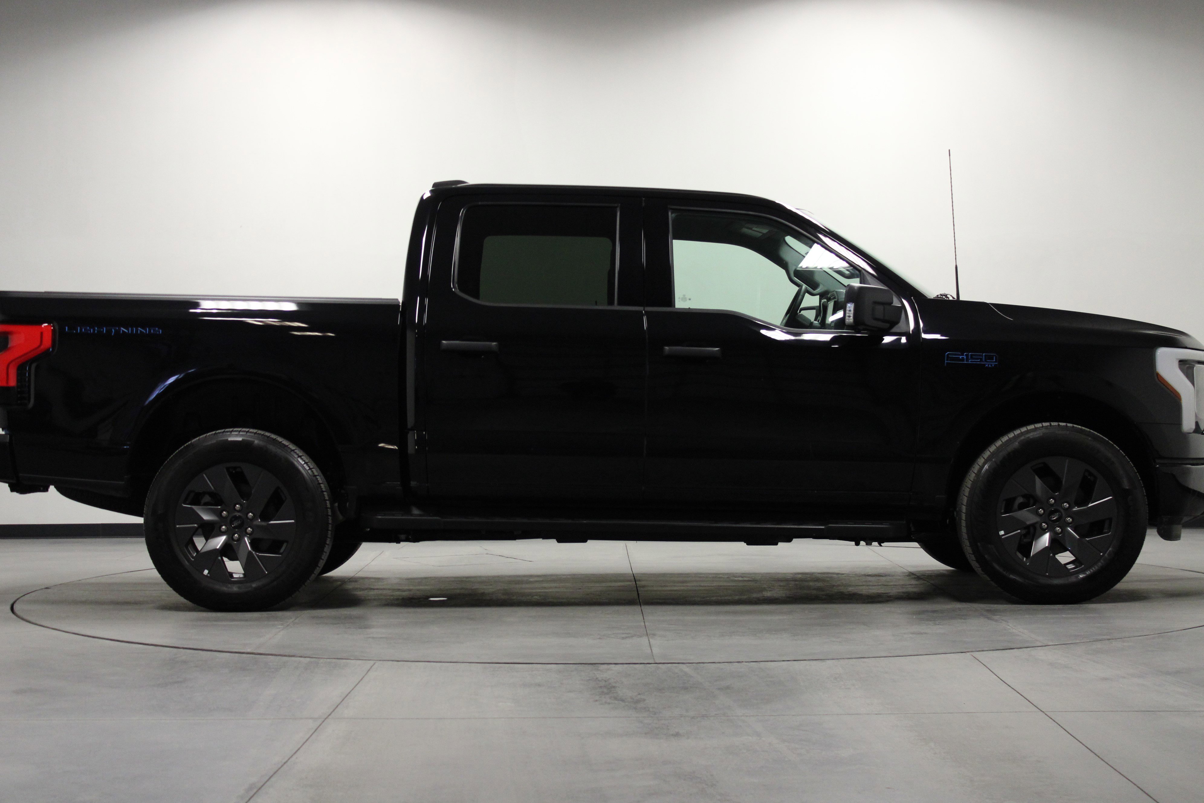 Used 2024 Ford F150 Lightning XLT image 3