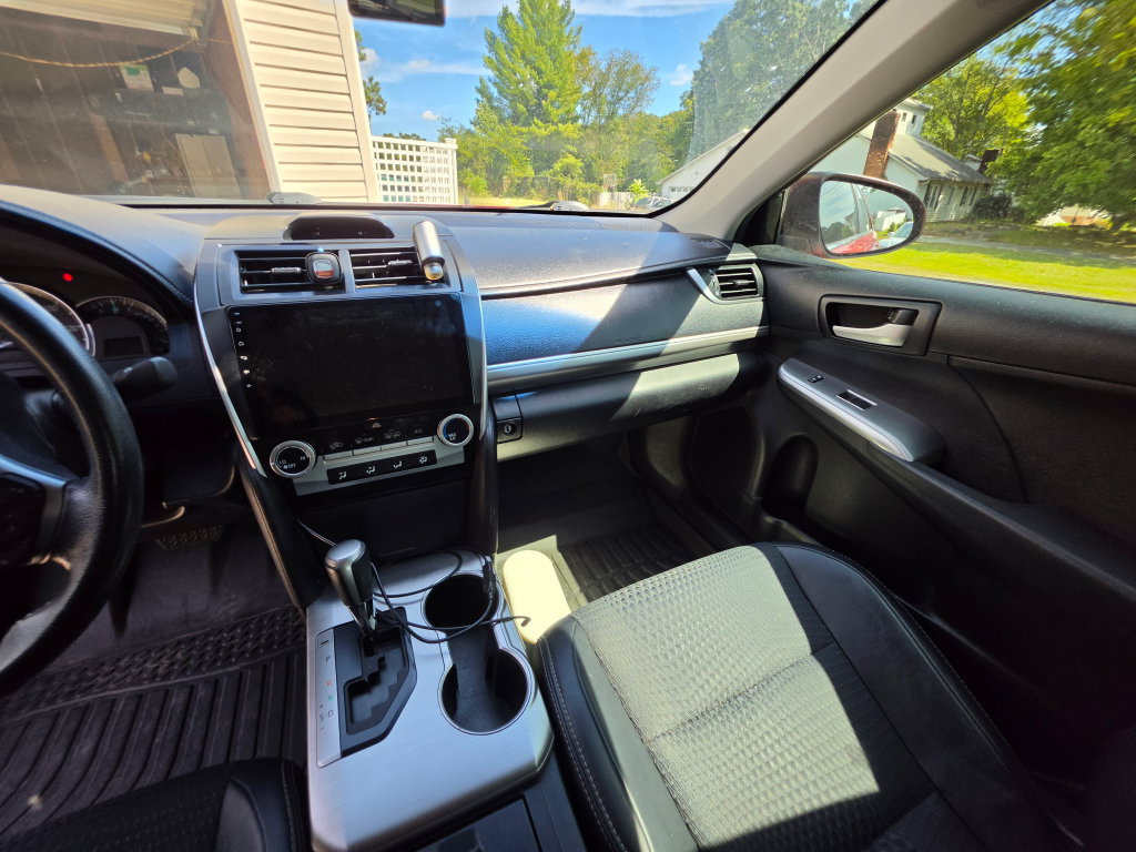 Used 2012 Toyota Camry SE FWD image 4