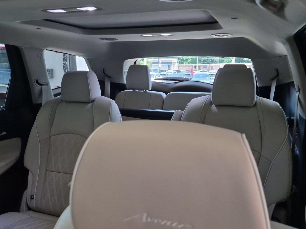 Used 2023 Buick Enclave Avenir w/ Avenir Technology Package AWD/4WD image 30