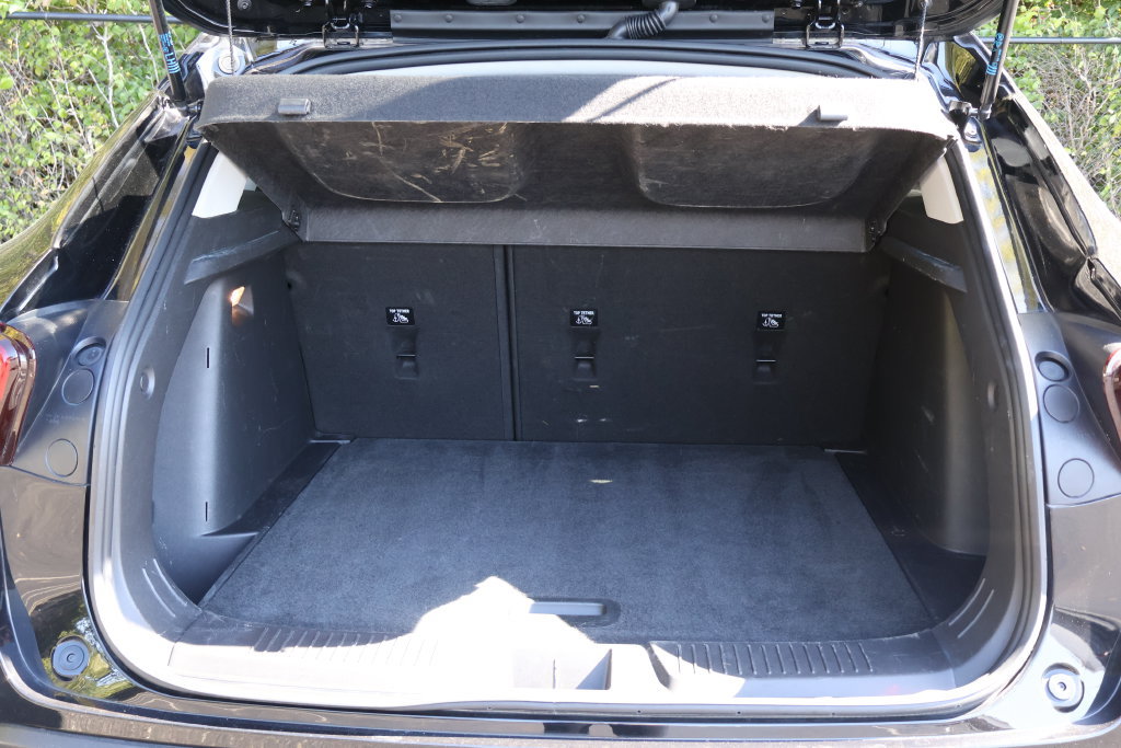 Used 2025 Chevrolet Trax LT FWD image 46