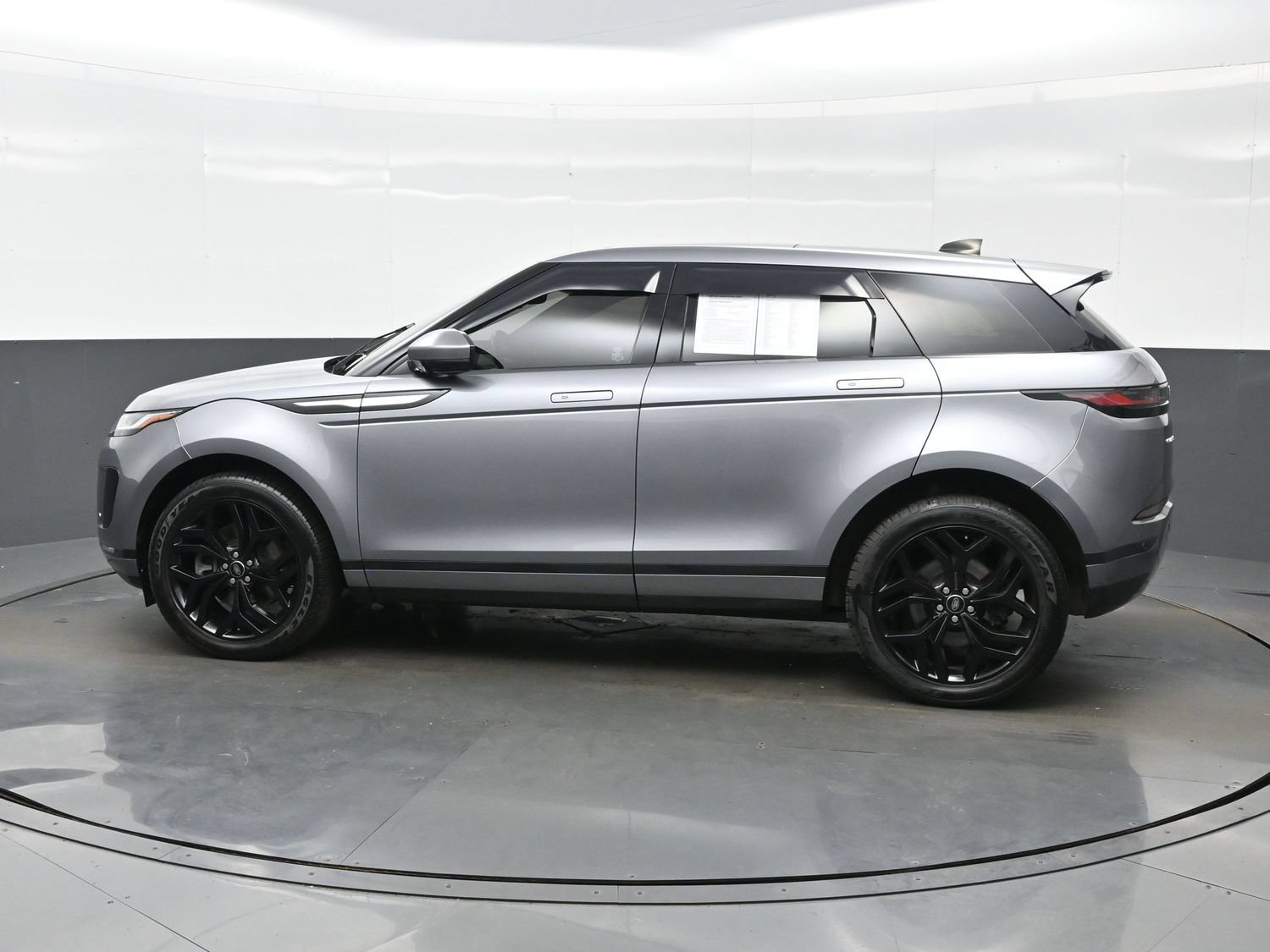 Used 2023 Land Rover Range Rover Evoque S AWD/4WD image 4