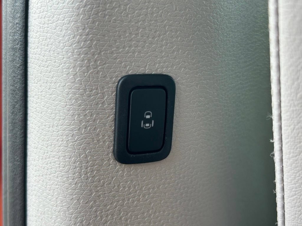 Used 2025 Volkswagen ID. Buzz Pro S Plus RWD image 52
