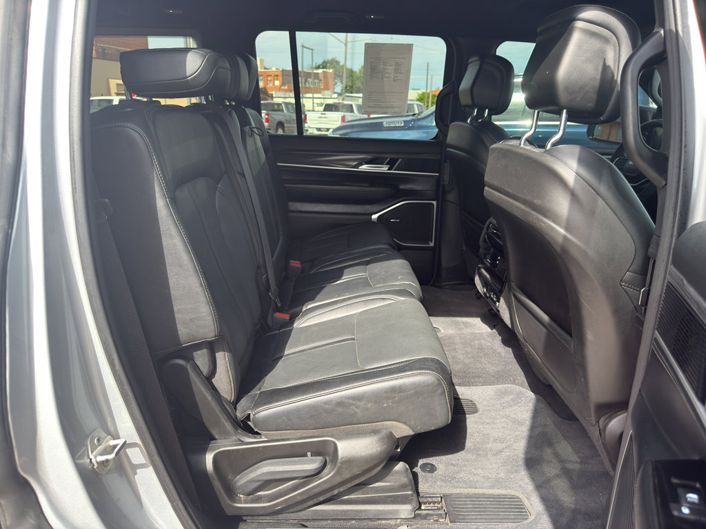 Used 2023 Jeep Wagoneer Series III w/ Preferred Equipment Group image 14