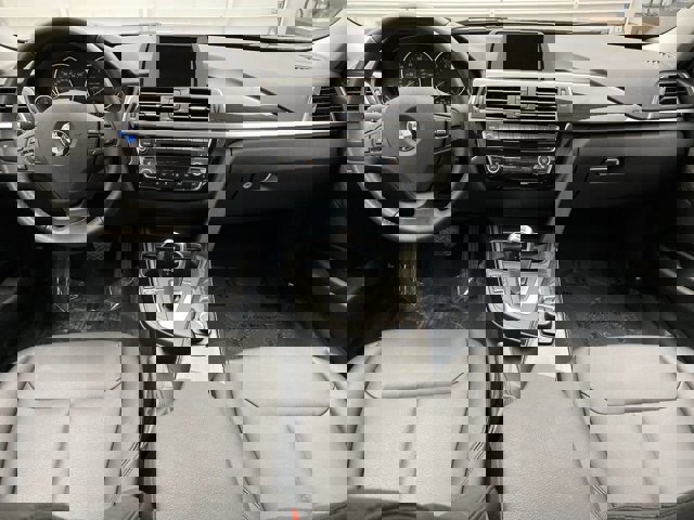 Used 2017 BMW 320i xDrive Sedan image 14