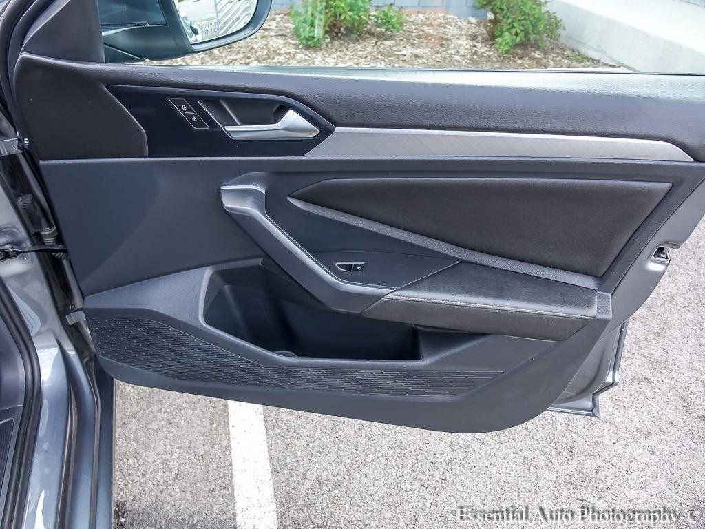 Used 2024 Volkswagen Jetta SE FWD image 23