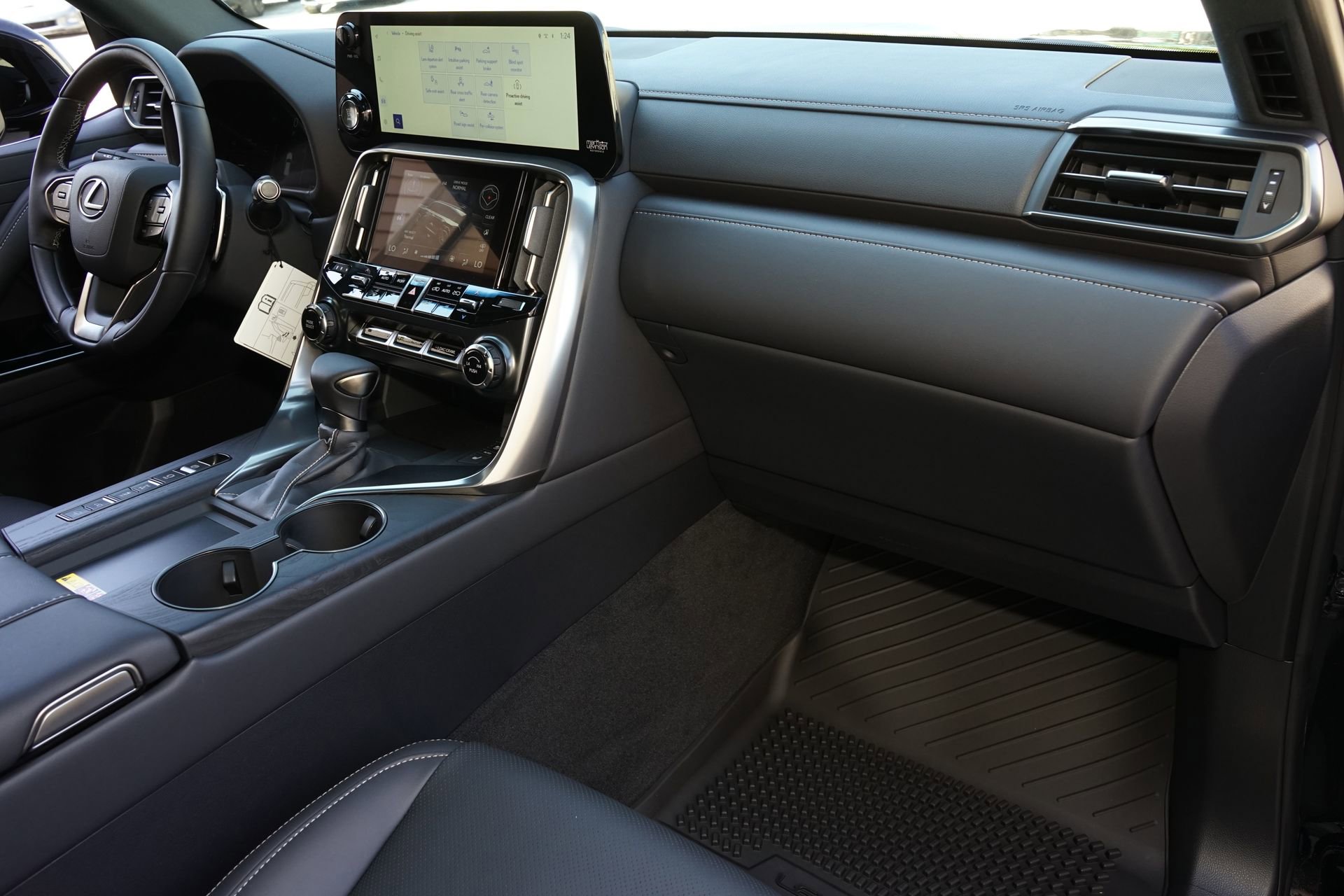 Used 2025 Lexus LX 600 4WD w/ Accessory Package (2T) image 12