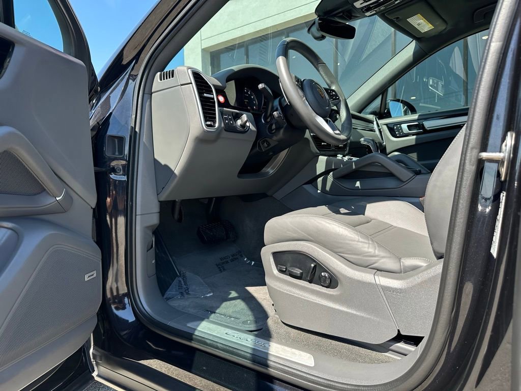 Used 2022 Porsche Cayenne E-Hybrid Coupe image 24