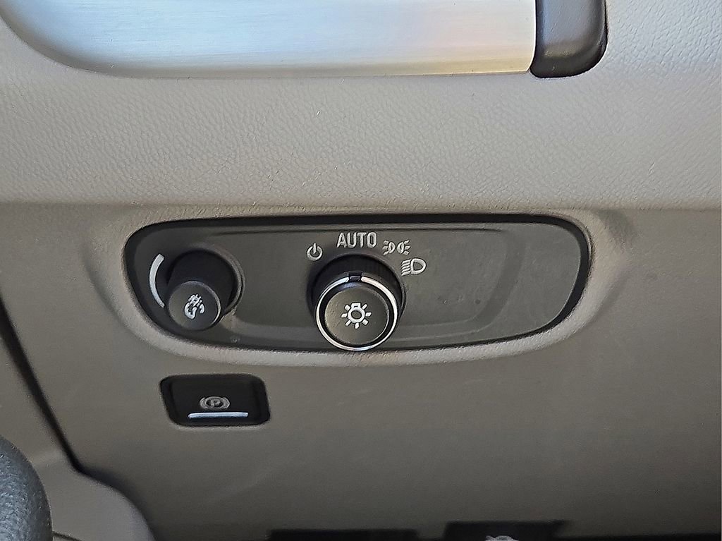 Used 2024 GMC Terrain SLE w/ Driver Convenience Package image 25