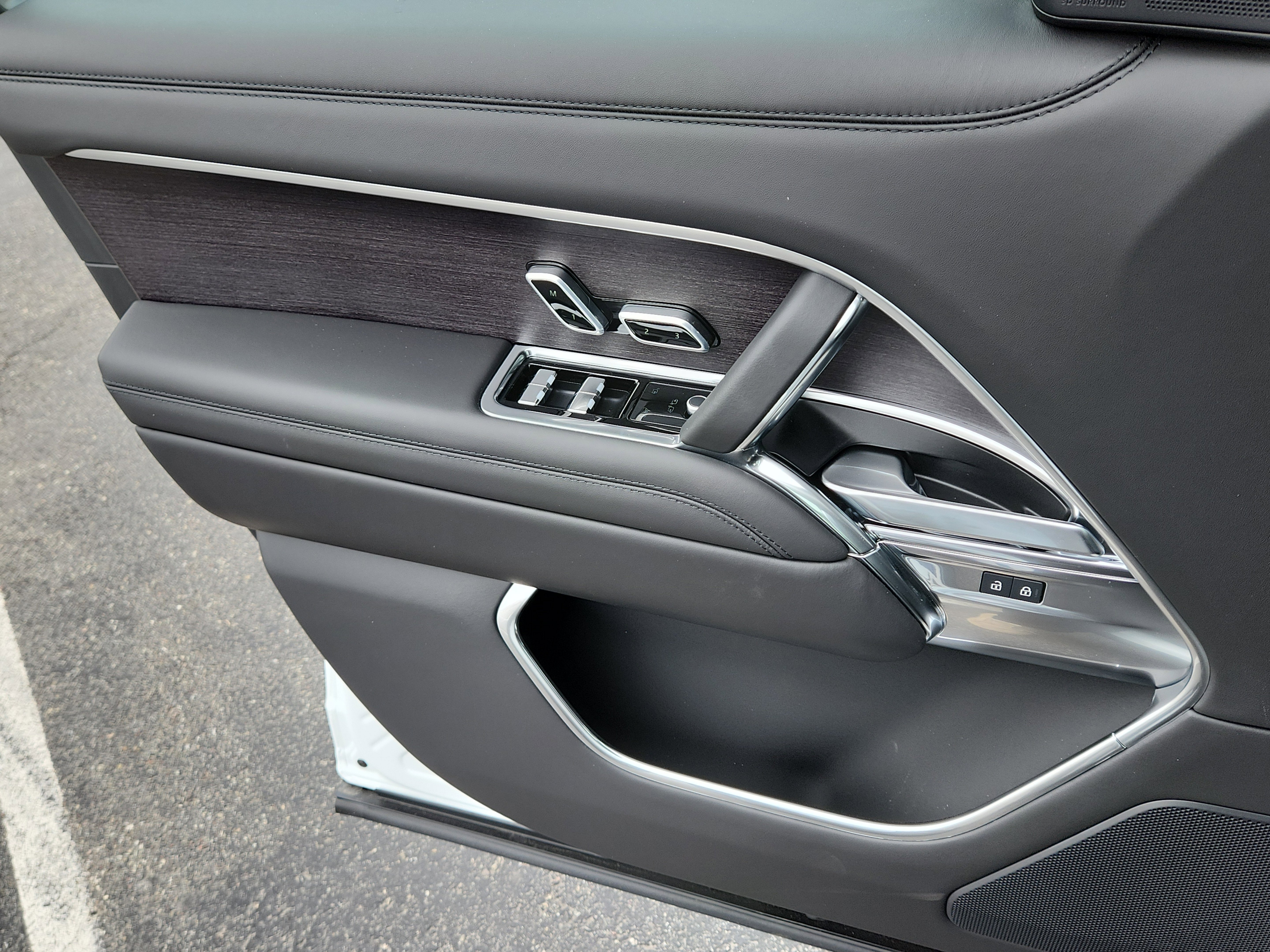 New 2025 Land Rover Range Rover SE image 8
