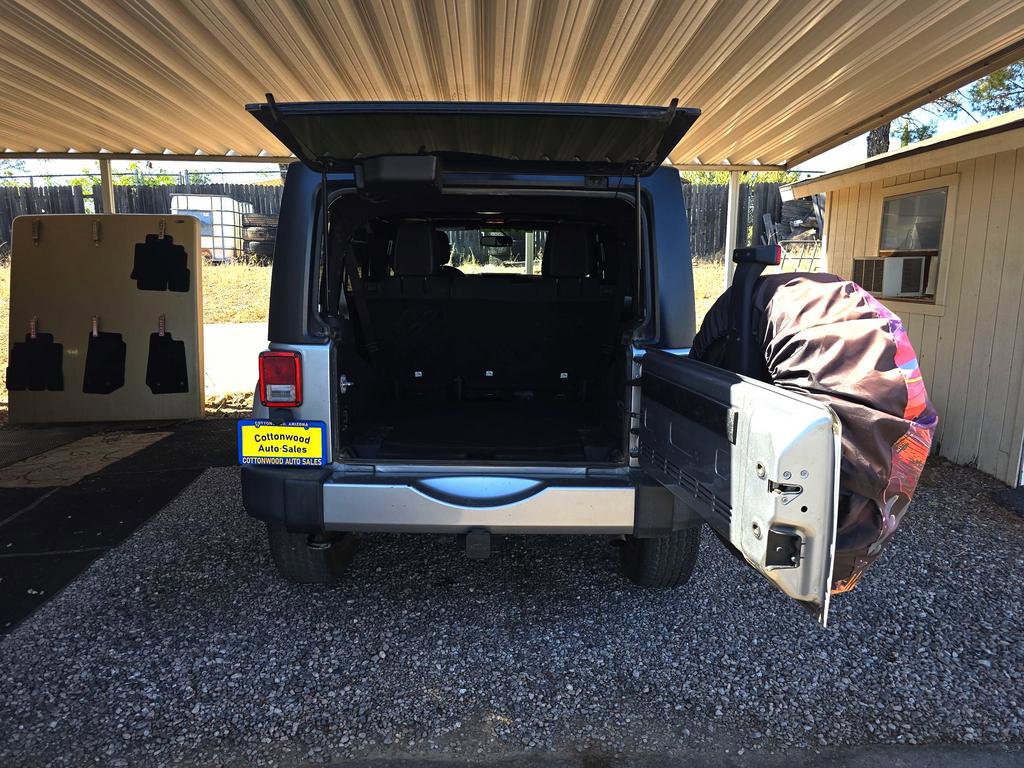 Used 2018 Jeep Wrangler Unlimited Sahara w/ Connectivity Group AWD/4WD image 13