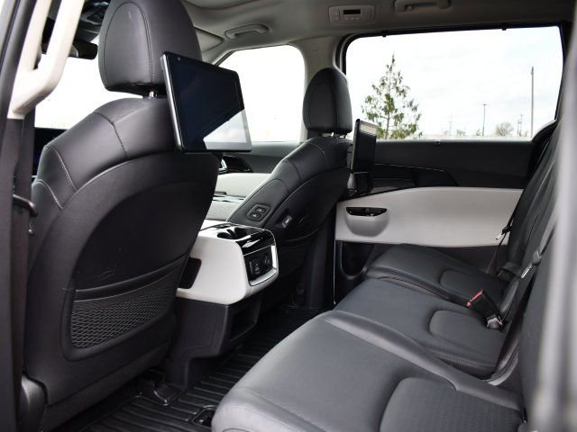 Used 2024 Kia Carnival SX Prestige image 21