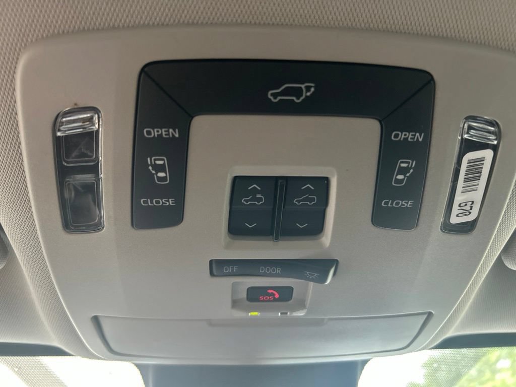 Used 2025 Toyota Sienna XLE FWD image 55