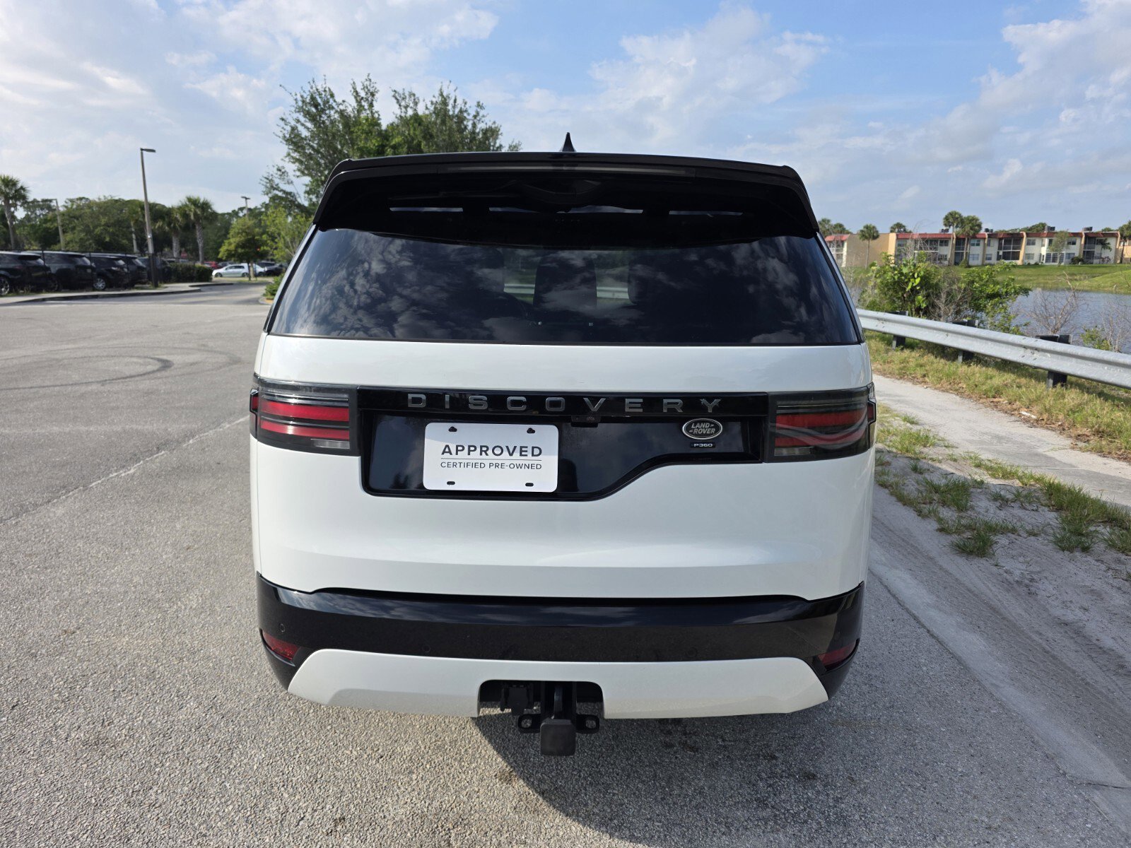 Used 2022 Land Rover Discovery HSE R-Dynamic AWD/4WD image 6