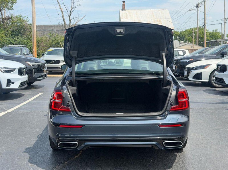 Certified 2022 Volvo S60 B5 Momentum FWD image 5