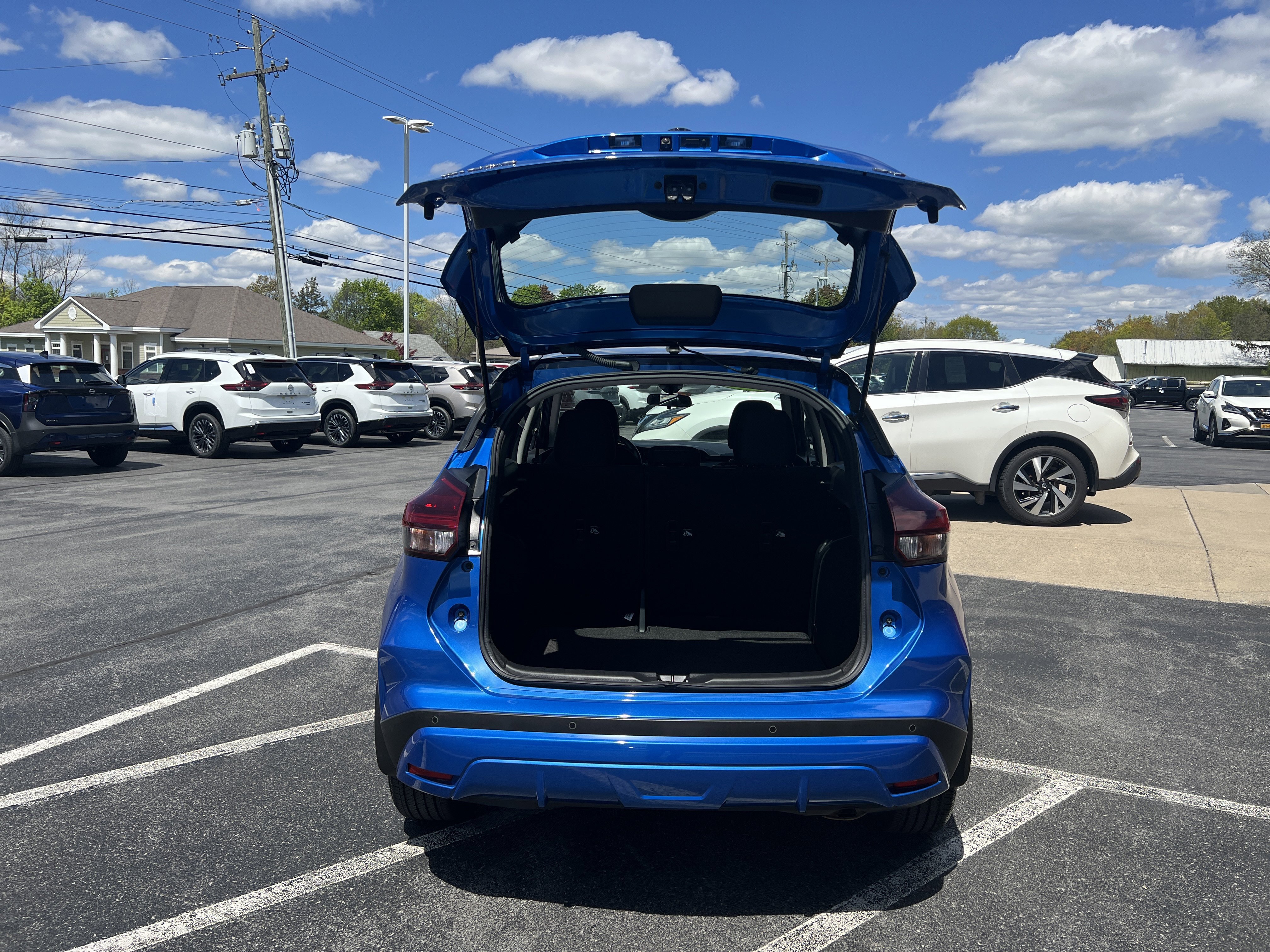 Used 2023 Nissan Kicks SV FWD image 7