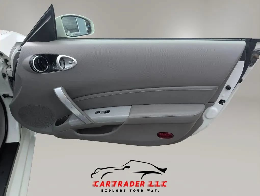 Used 2007 Nissan 350Z Touring RWD image 11