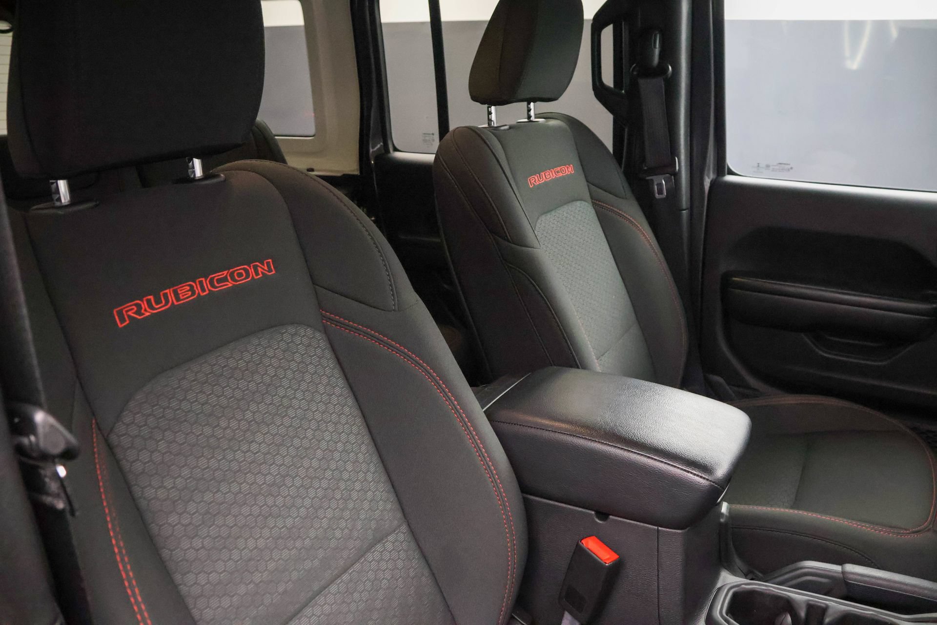 Used 2020 Jeep Wrangler Unlimited Rubicon w/ Cold Weather Group AWD/4WD image 36