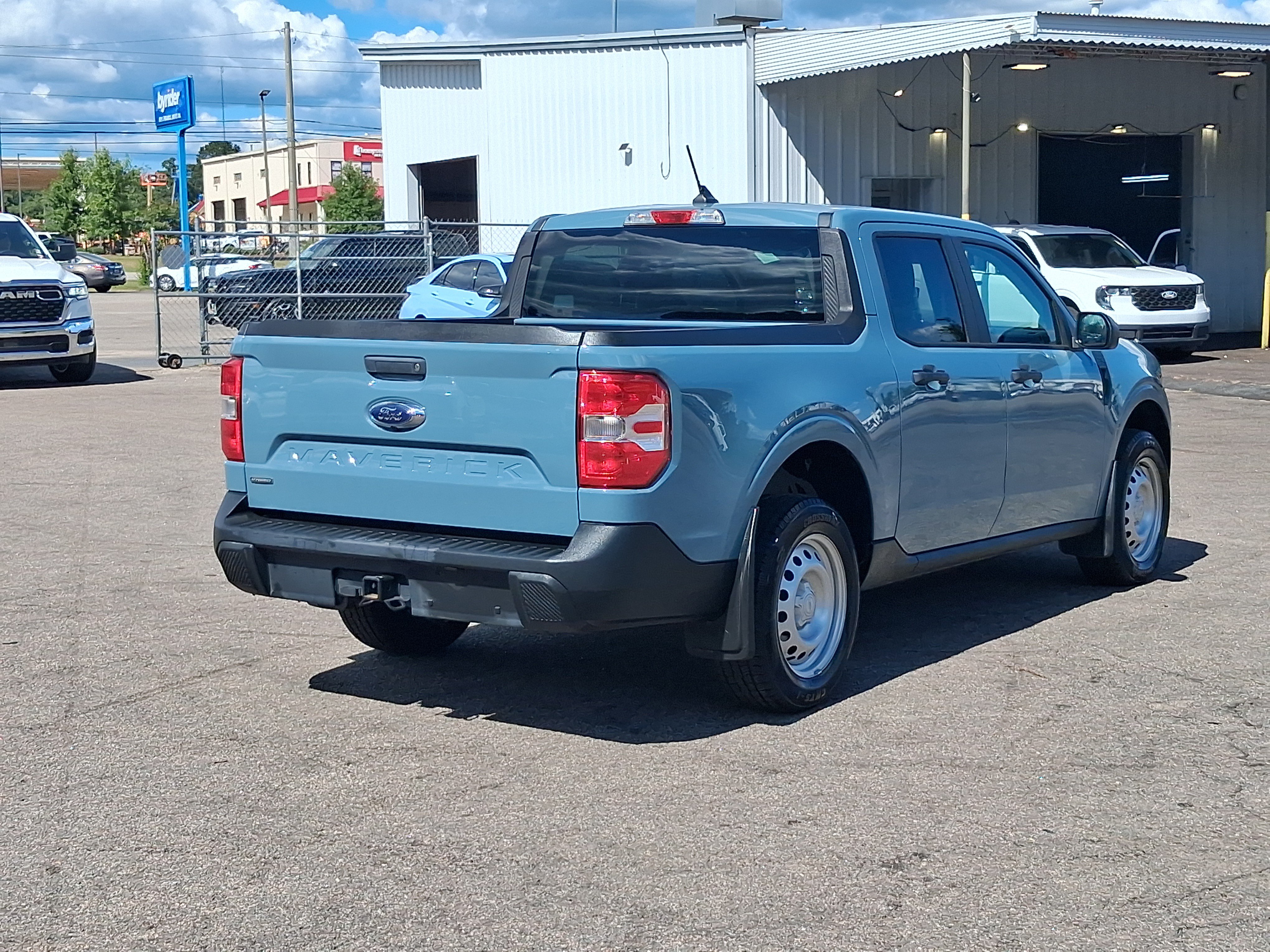Used 2022 Ford Maverick XL FWD image 3