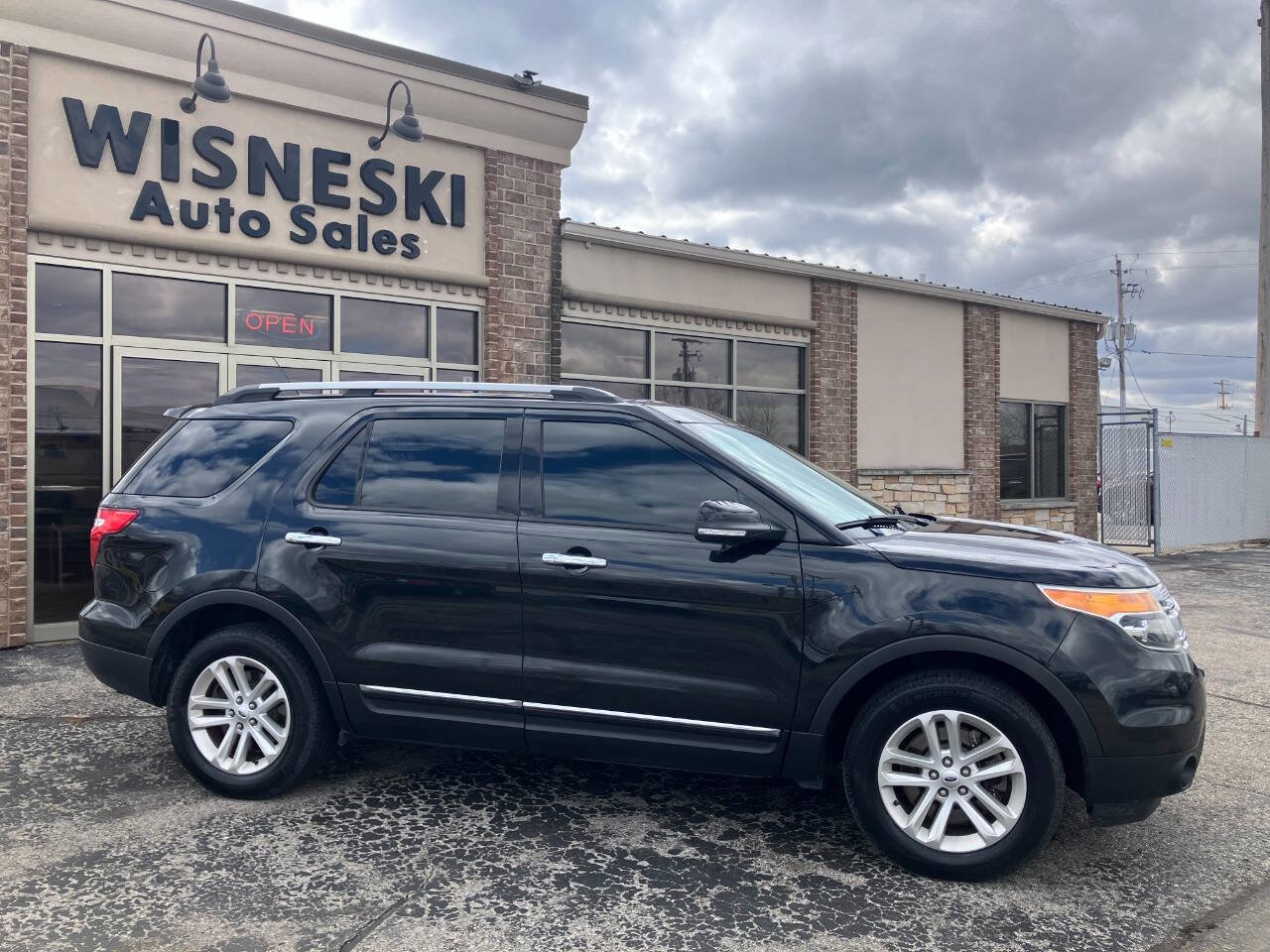 Used 2015 Ford Explorer XLT AWD/4WD image 2