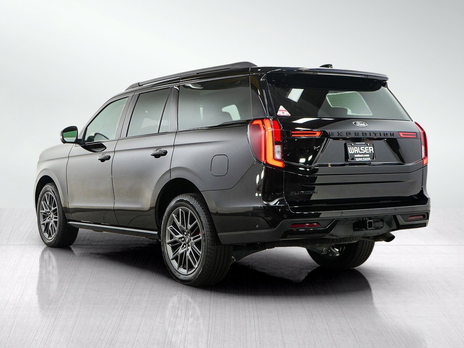Used 2025 Ford Expedition Platinum w/ Stealth Performance Package AWD/4WD image 4