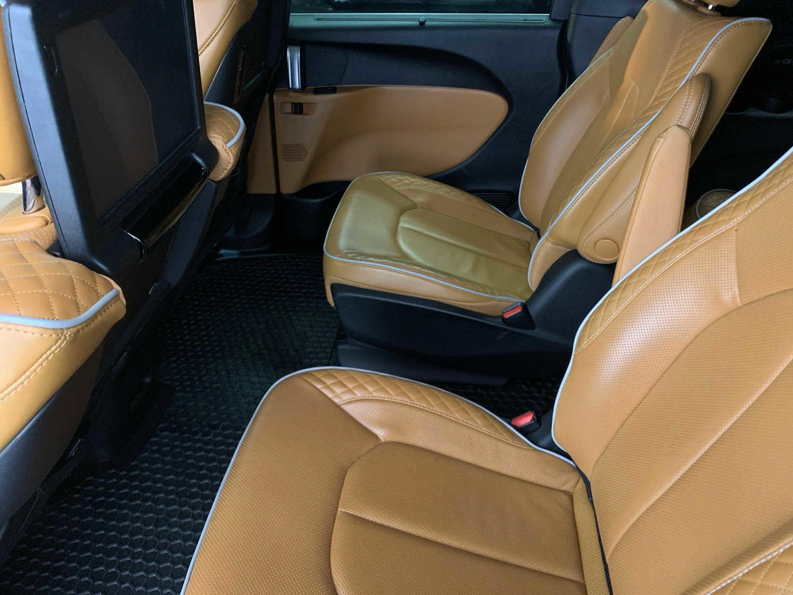 Used 2023 Chrysler Pacifica Pinnacle image 5