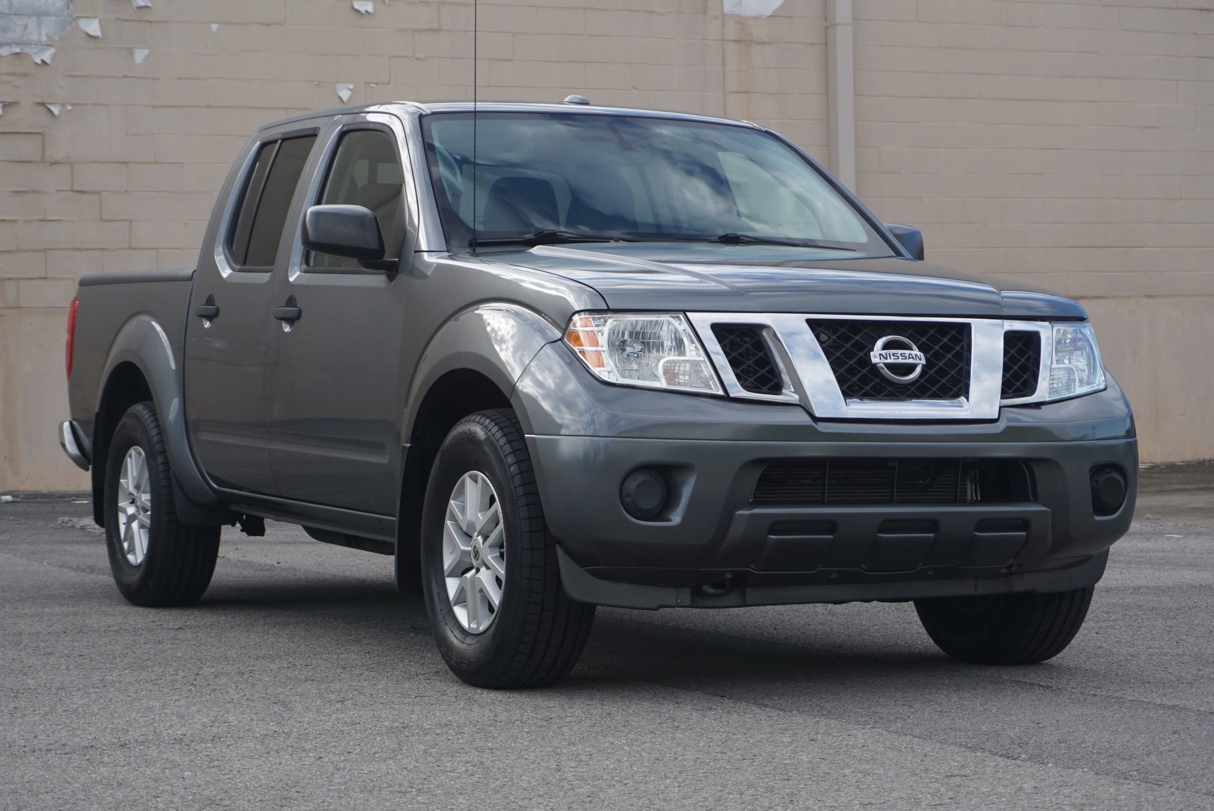 Used 2018 Nissan Frontier SV image 3