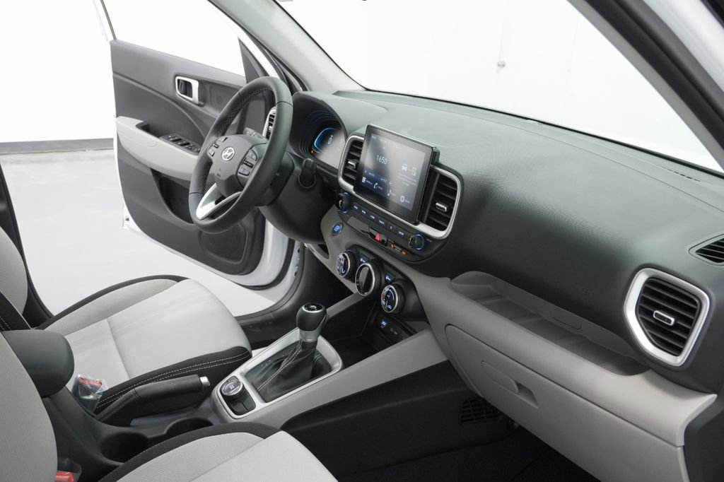New 2025 Hyundai Venue SEL image 35
