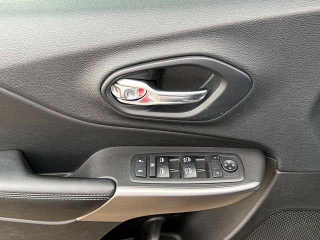 Used 2019 Jeep Cherokee Latitude Plus image 15