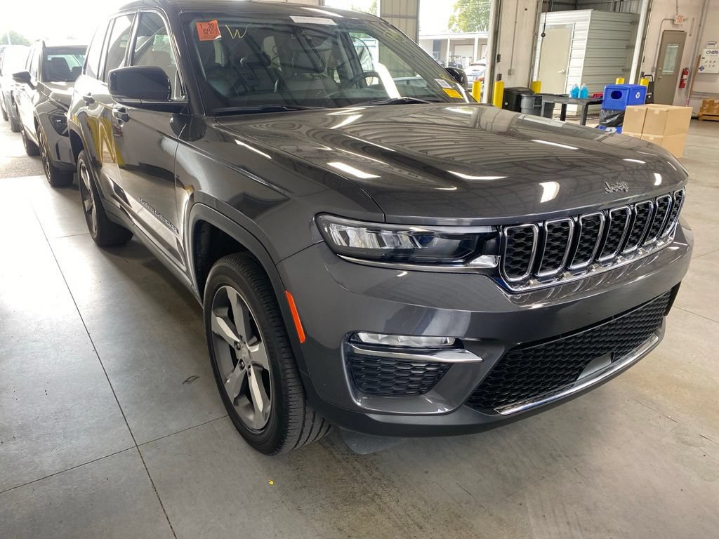 Used 2024 Jeep Grand Cherokee Limited AWD/4WD image 1