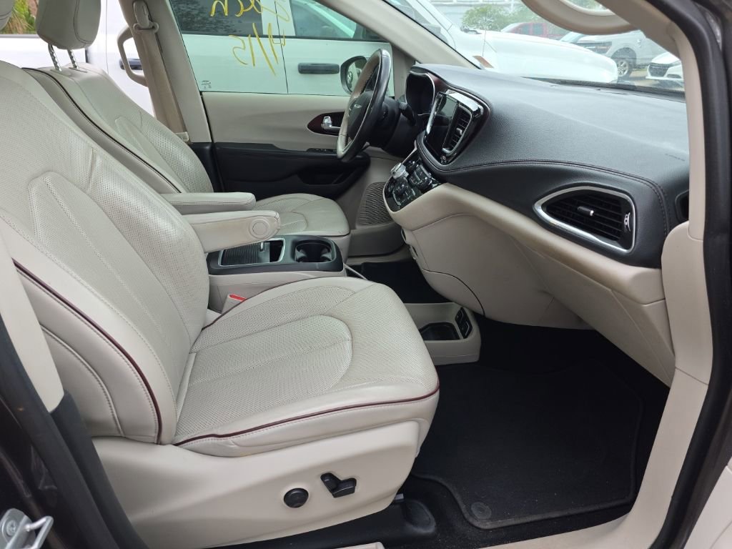 Used 2020 Chrysler Pacifica Limited FWD image 15