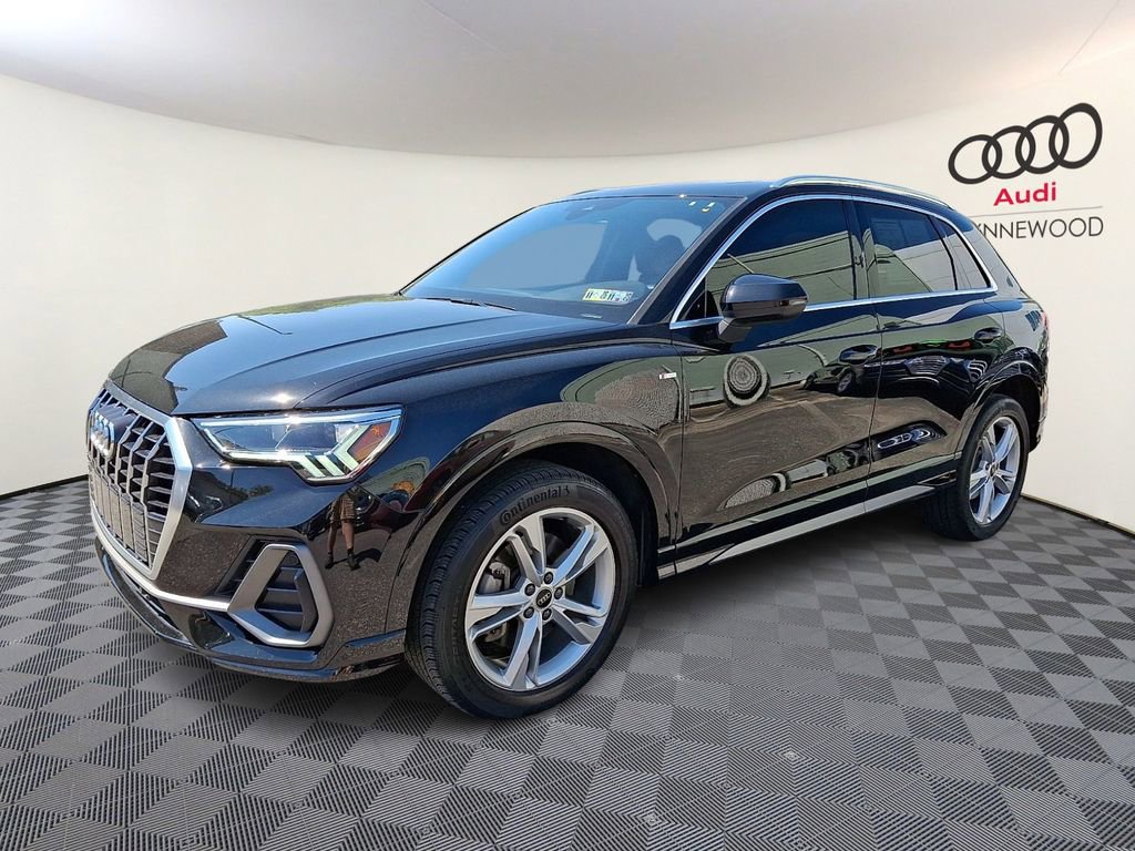 Used 2024 Audi Q3 2.0T Premium w/ Convenience Package AWD/4WD image 3