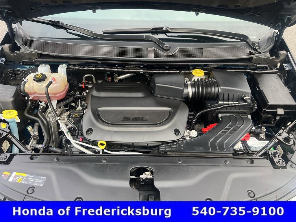 Used 2023 Chrysler Pacifica Touring-L image 11