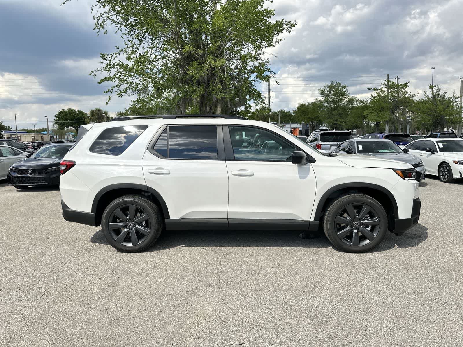 New 2026 Honda Pilot Sport image 7