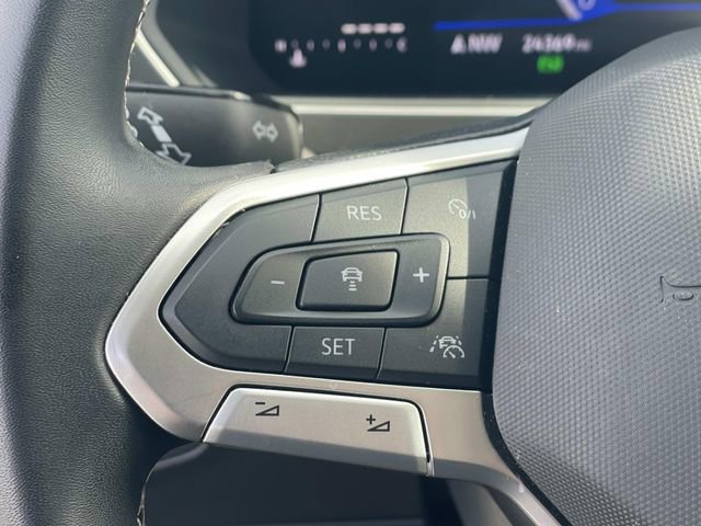 Used 2024 Volkswagen Tiguan SE w/ Panoramic Sunroof Package image 8