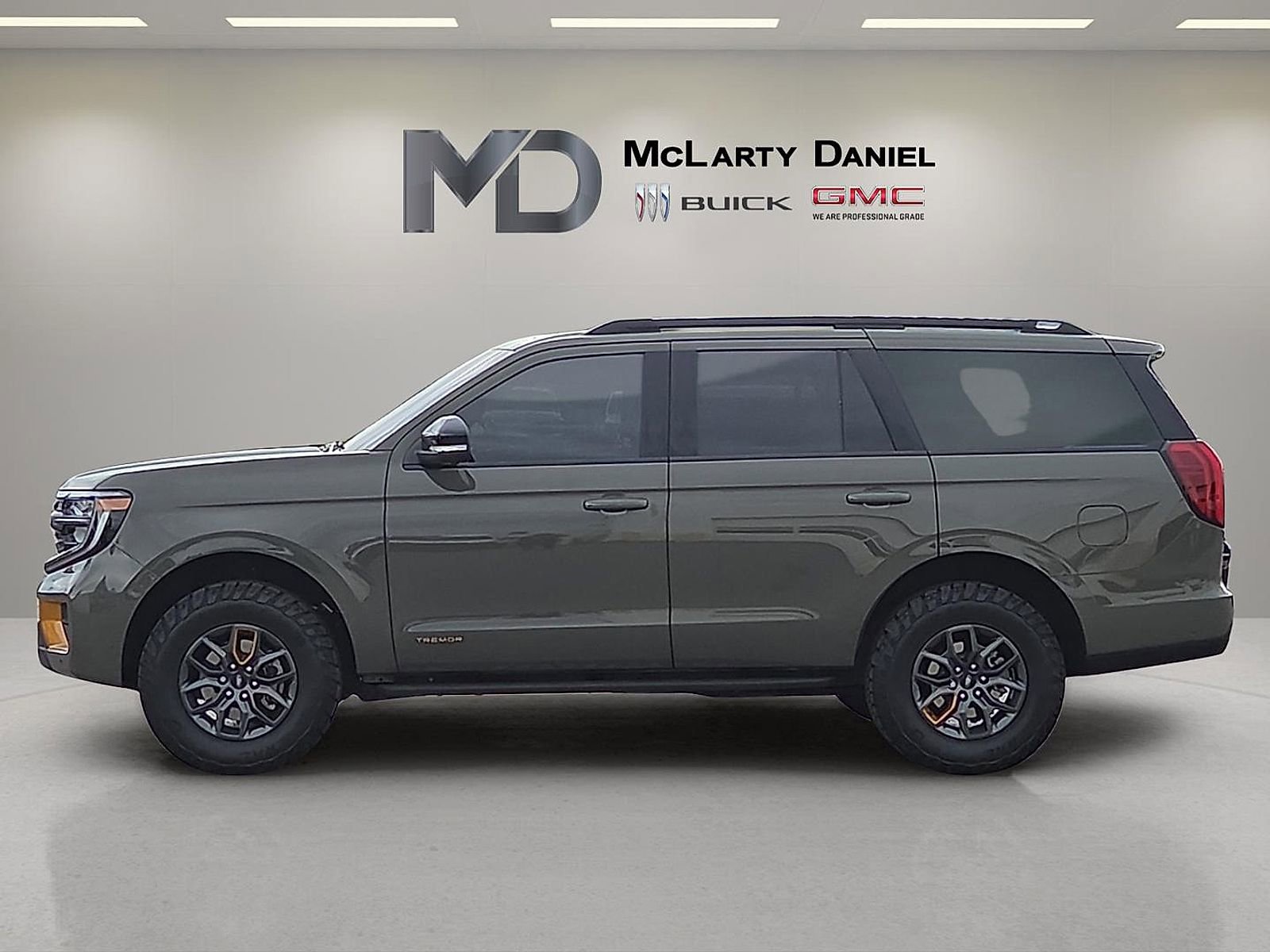 Used 2025 Ford Expedition Tremor AWD/4WD image 3