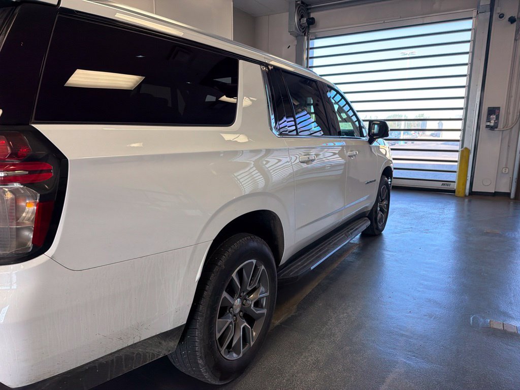 Used 2024 Chevrolet Suburban LT w/ LT Signature Plus Package AWD/4WD image 7