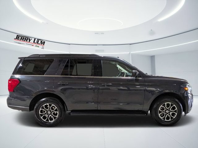 Used 2024 Ford Expedition XLT RWD image 3