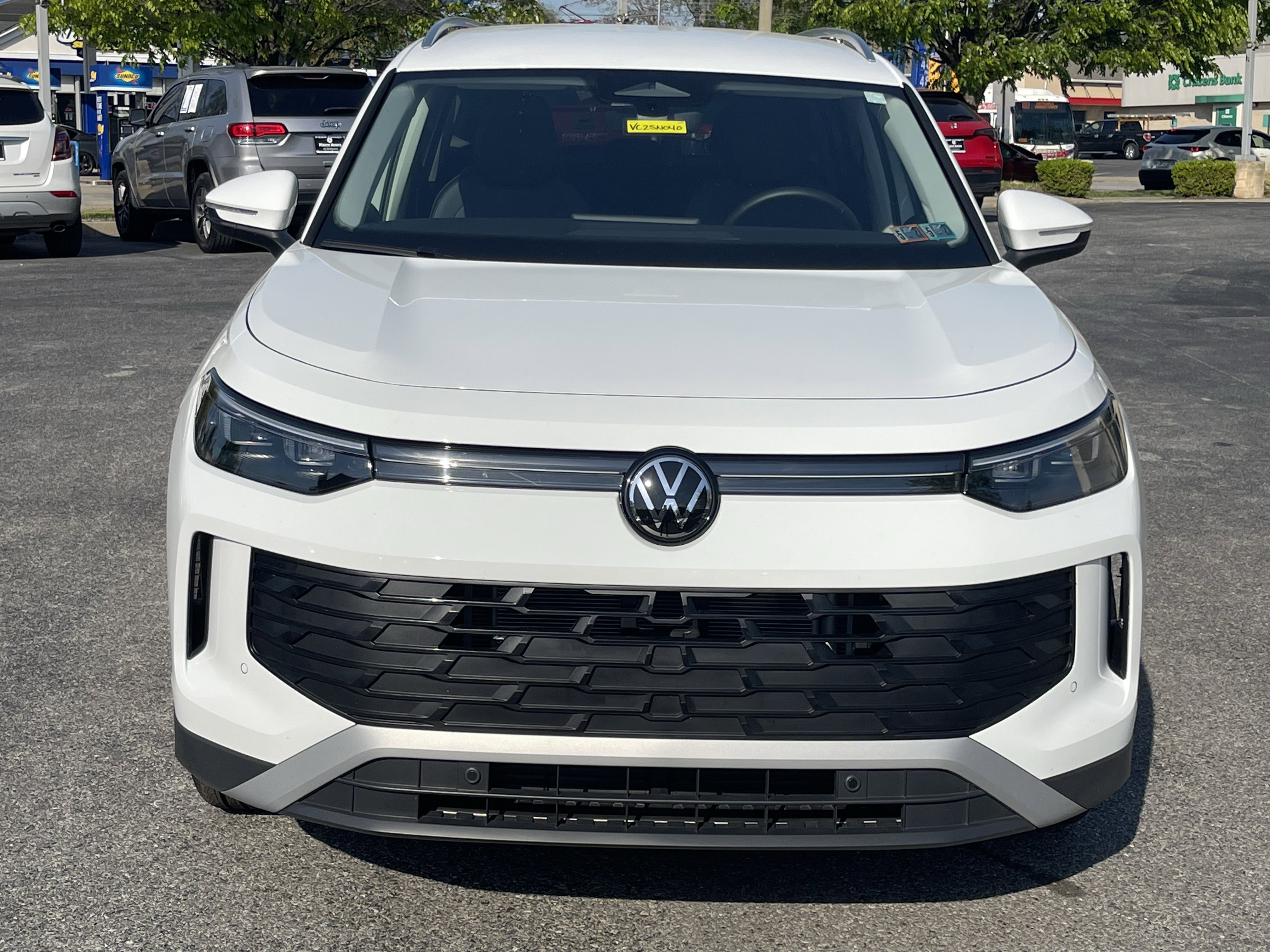 Used 2025 Volkswagen Tiguan SE FWD image 3