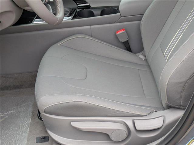 New 2025 Hyundai Elantra SEL image 4