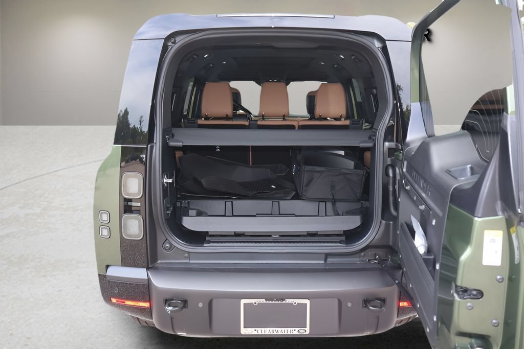 New 2026 Land Rover Defender 130 X-Dynamic SE AWD/4WD image 15
