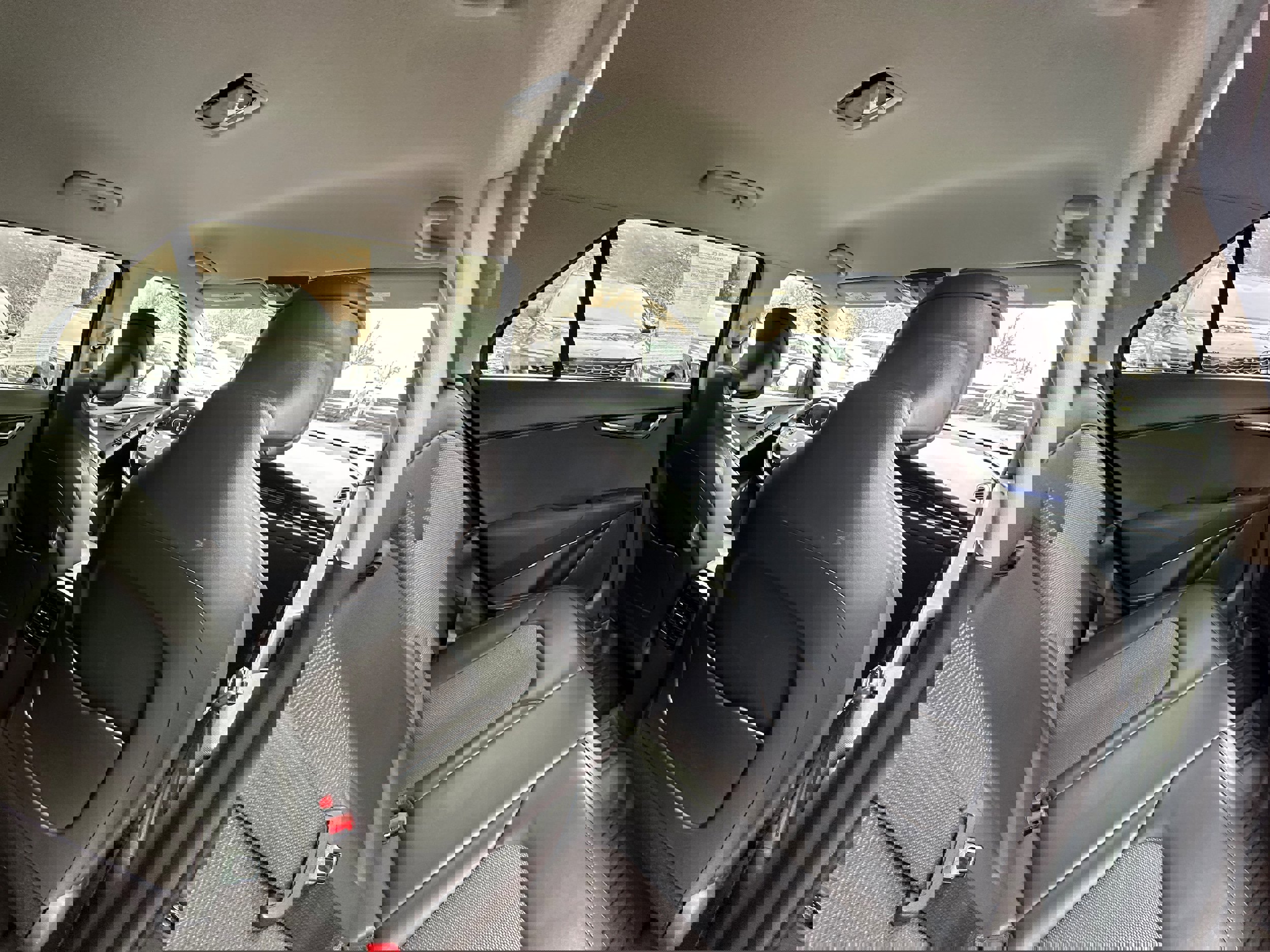 Used 2025 Kia Niro EX image 17