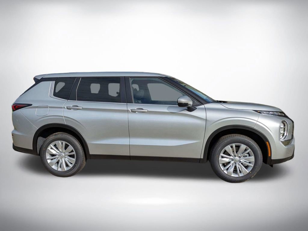 New 2026 Mitsubishi Outlander ES AWD/4WD image 3
