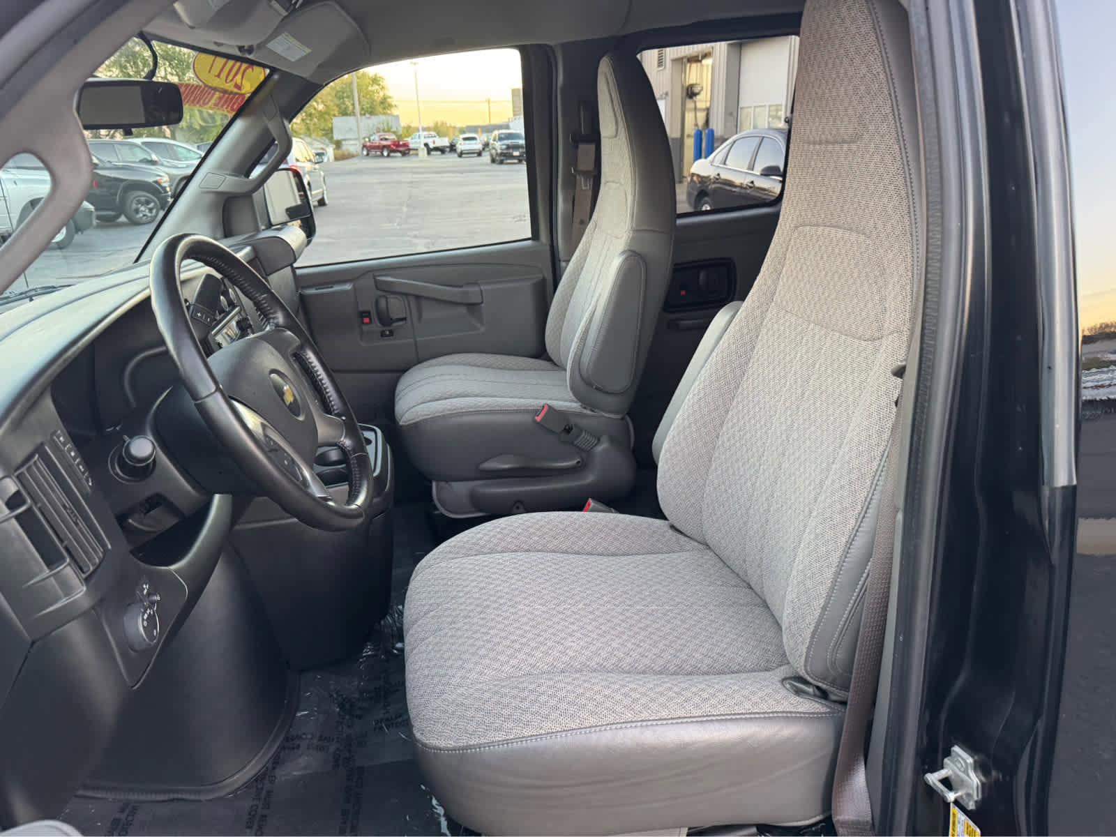 Used 2017 Chevrolet Express 3500 LT w/ LT Preferred Equipment Group RWD image 10