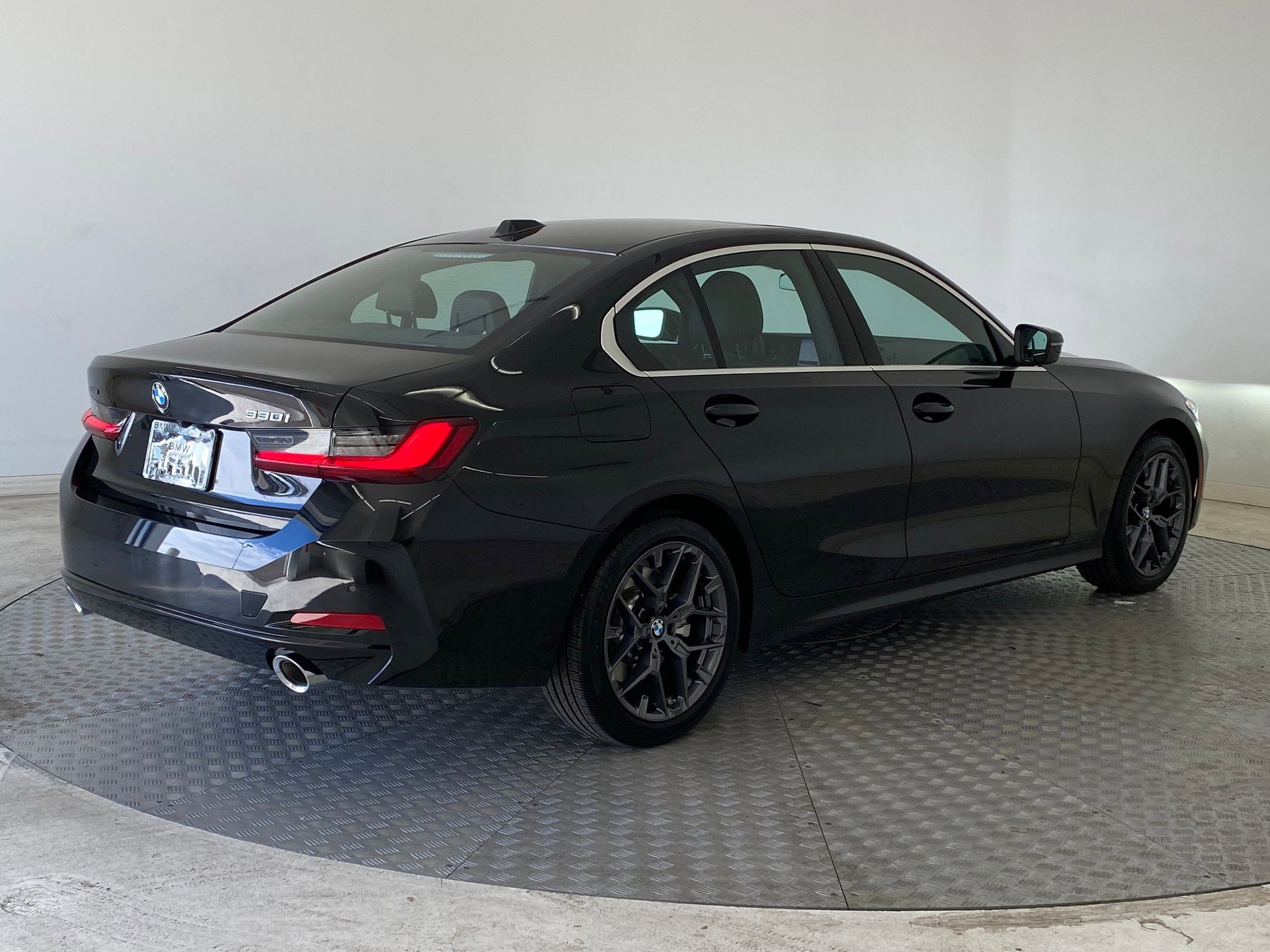 Used 2025 BMW 330i xDrive 330i xDrive w/ Convenience Package image 9