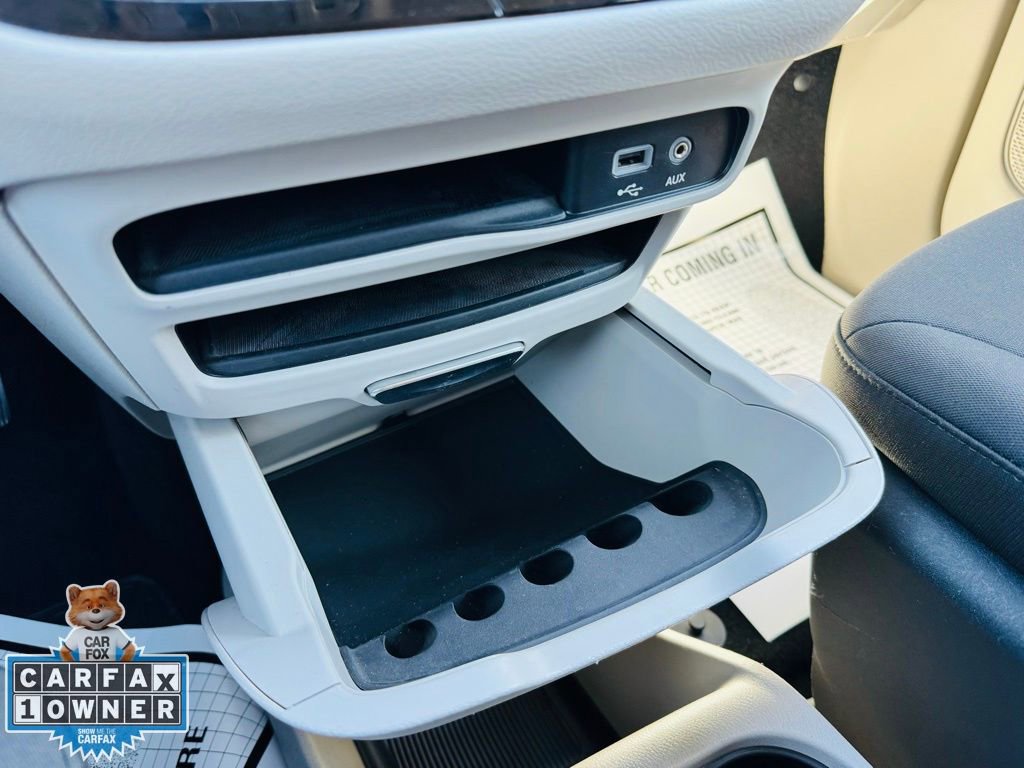 Used 2020 Chrysler Voyager L image 22
