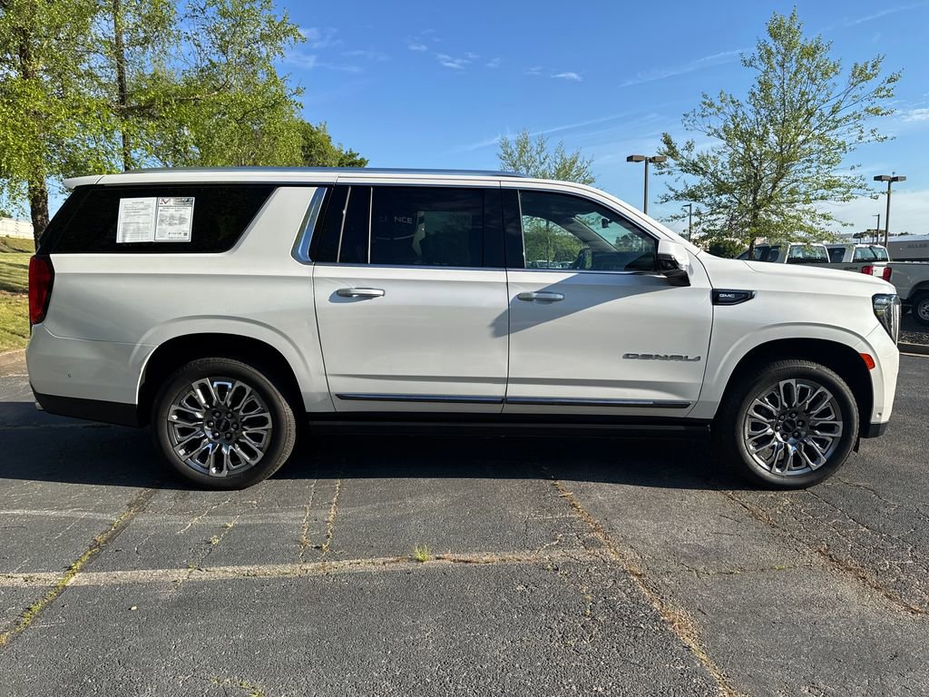 Used 2023 GMC Yukon XL Denali Ultimate AWD/4WD image 5