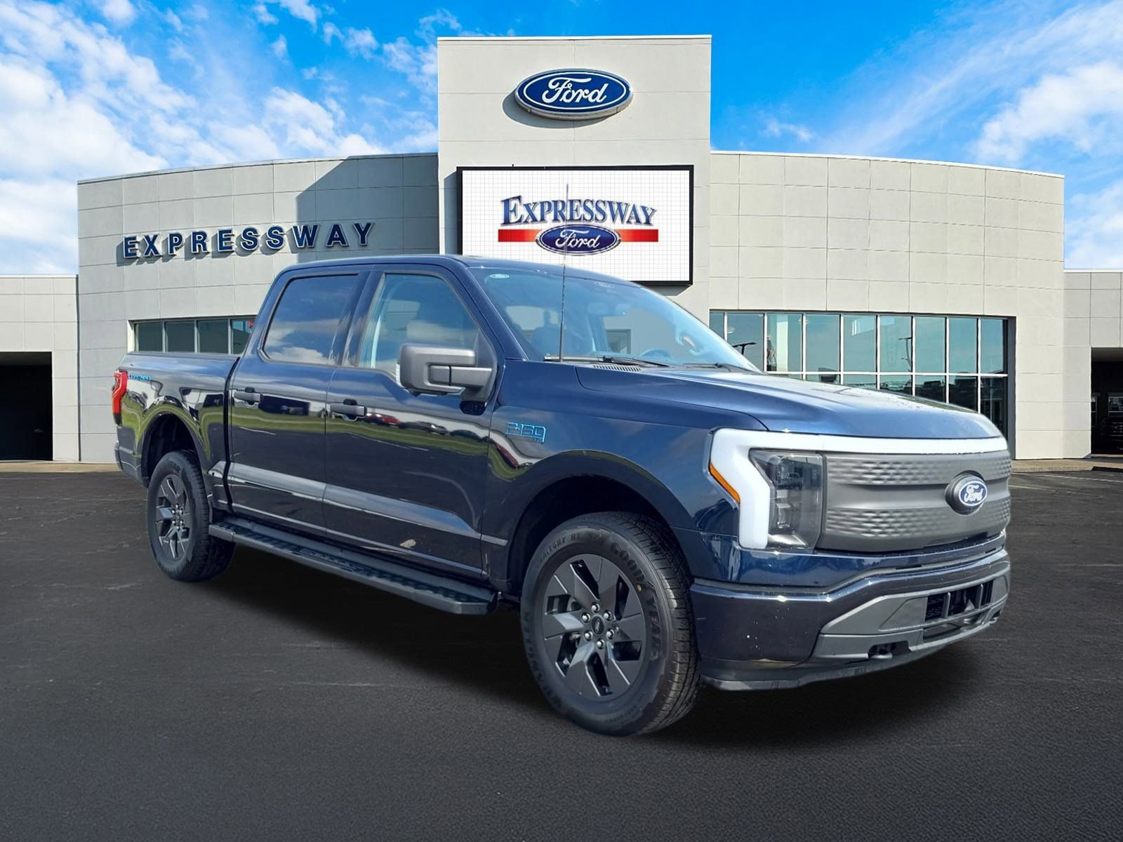 Used 2024 Ford F150 Lightning XLT image 4