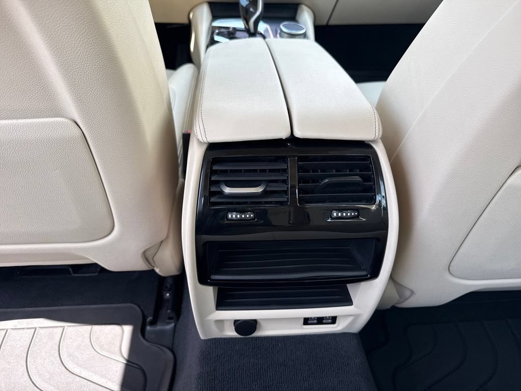 Used 2022 BMW 530e xDrive w/ Premium Package AWD/4WD image 11